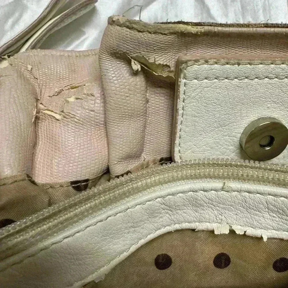 ELLE Brand Woman’s Floral Handbag With Multisectioned/Pocketed Inside - Picture 8 of 10